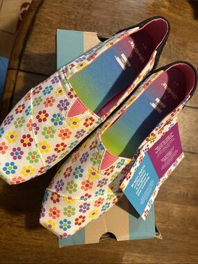 Toms Women's Multicolor Floral Canvas Slip-Ons